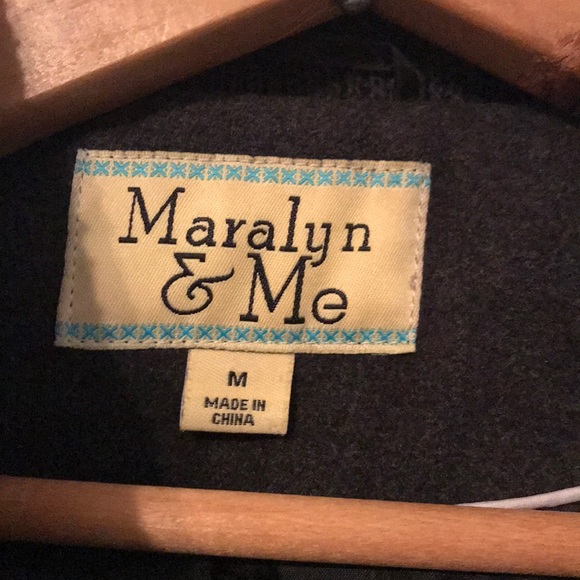 Woman’s short winter coat - Picture 2 of 12